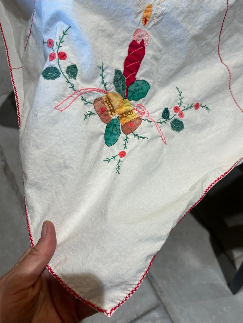 Vintage White Tablecloth with Red and Green Embroidered Wreath Motifs - Picture 9 of 14